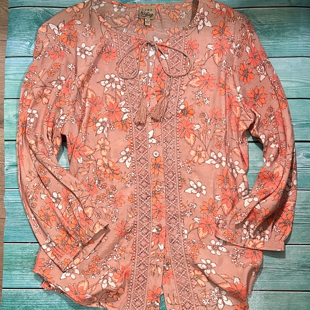Como Vintage Floral Lace Blouse - Coral and White